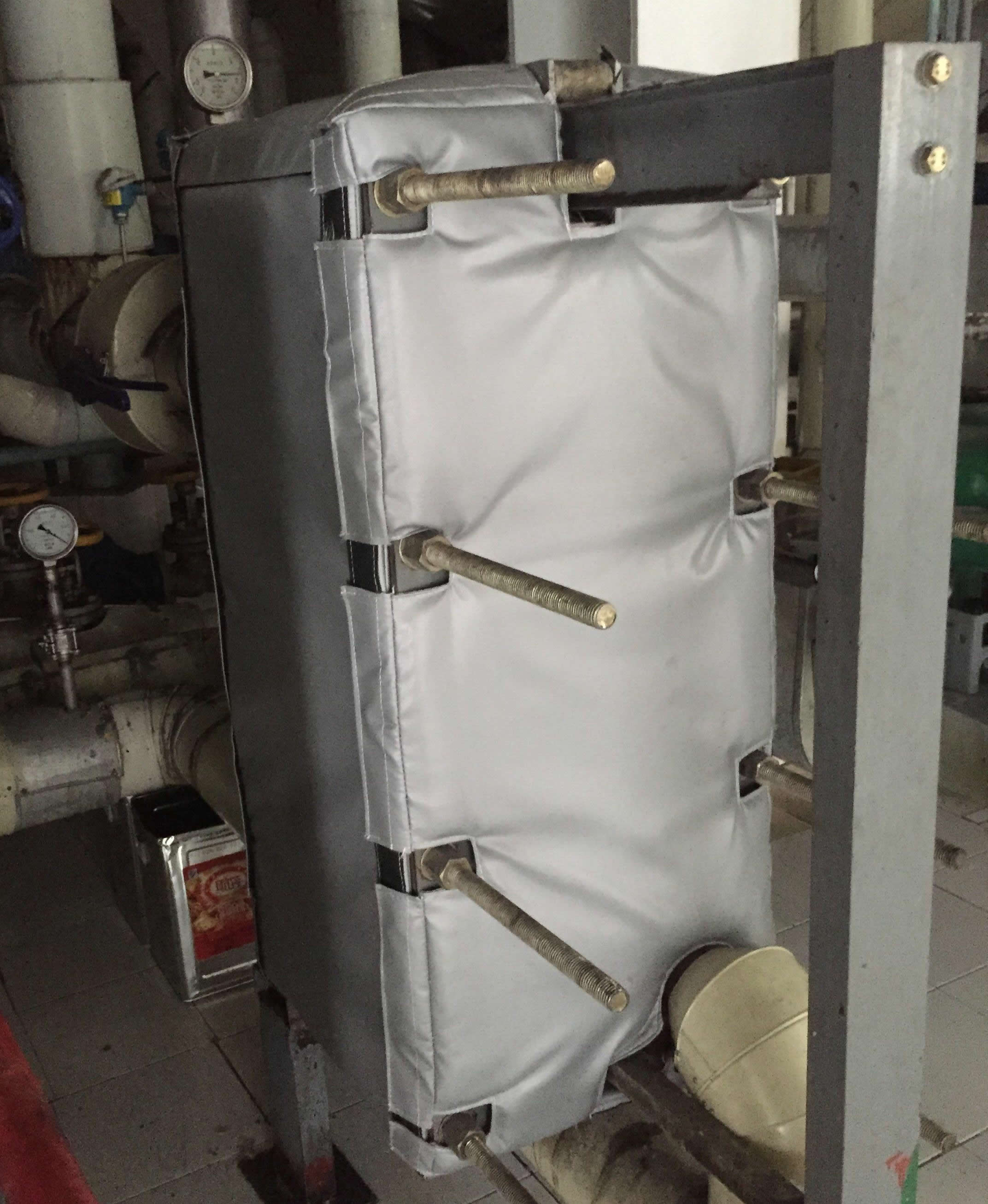 板式<a href=http://gzxsjob.com/e/tags/?tagname=%E6%8D%A2%E7%83%AD%E5%99%A8%E4%BF%9D%E6%B8%A9 target=_blank class=infotextkey>換熱器保溫</a>套